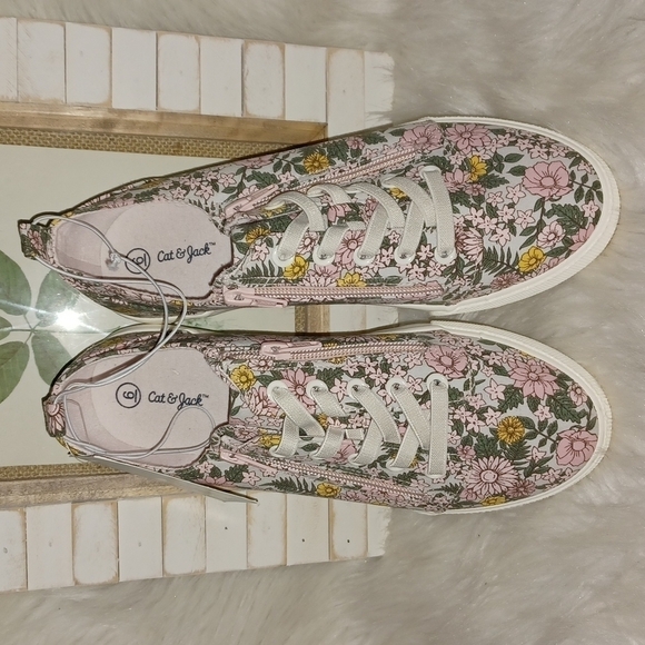 CAT & JACK SLIP ON SNEAKERS - Picture 12 of 16